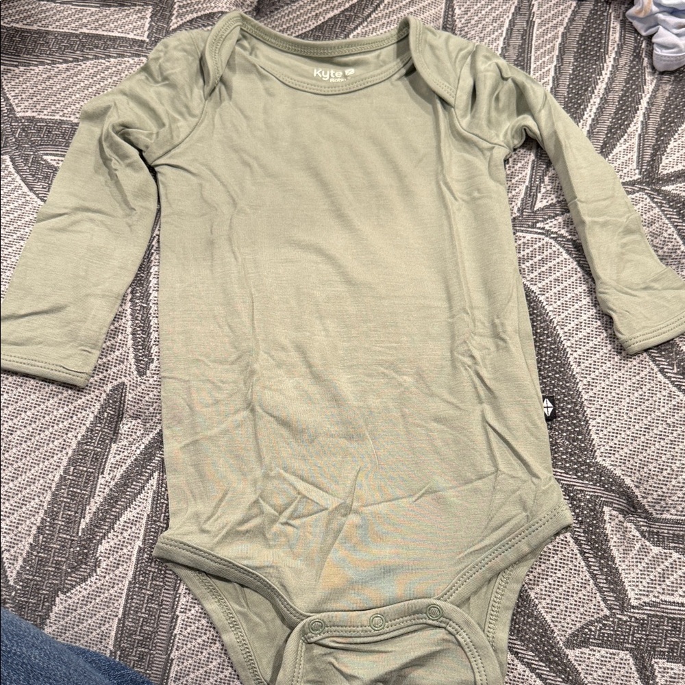 Kyte baby onesie